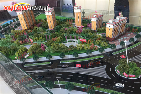 顶楼带花园房出路也方便仁和半岛电梯房